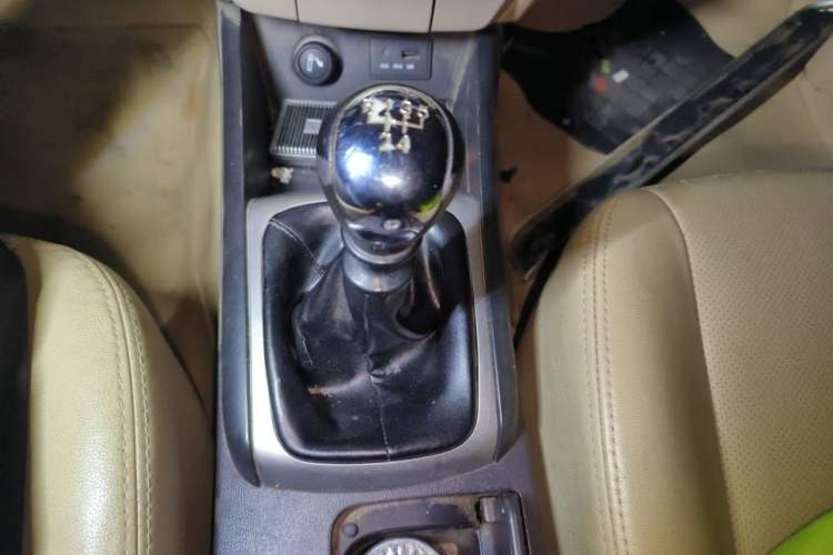 Used Hyundai Celesta 2011 1.6L Manual Luxury Model Gear Lever