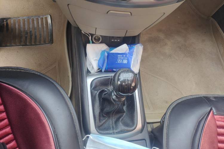 Used Hyundai Celesta 2011 1.6L Manual Comfort Edition Gear Lever