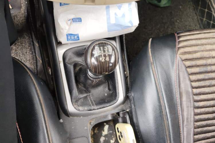 Used Hyundai Celesta 2011 1.6L Manual Comfort Edition Gear Lever