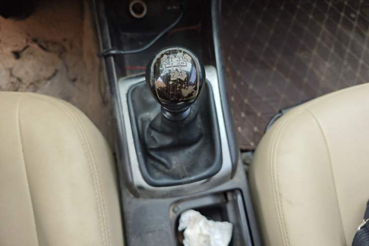 Used Hyundai Celesta 2011 1.6L Manual Luxury Model Gear Lever