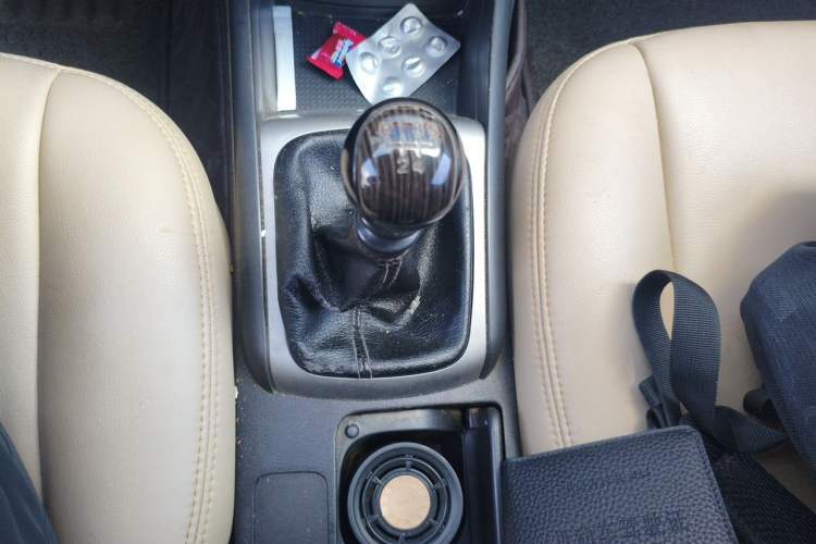 Used Hyundai Celesta 2011 1.6L Manual Luxury Model Gear Lever