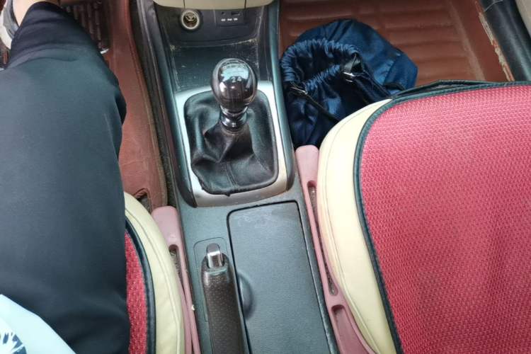 Used Hyundai Celesta 2011 1.6L Manual Luxury Model Gear Lever