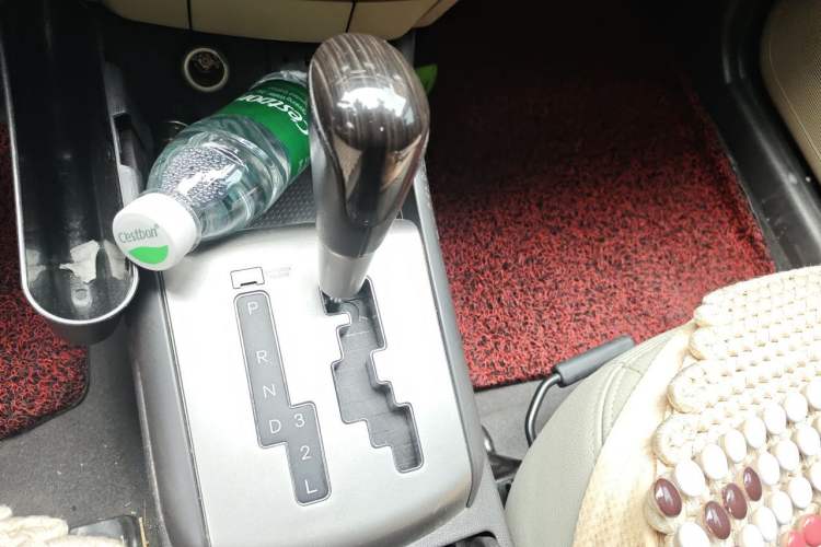 Used Hyundai Celesta 2011 1.6L Automatic Comfort Edition Gear Lever