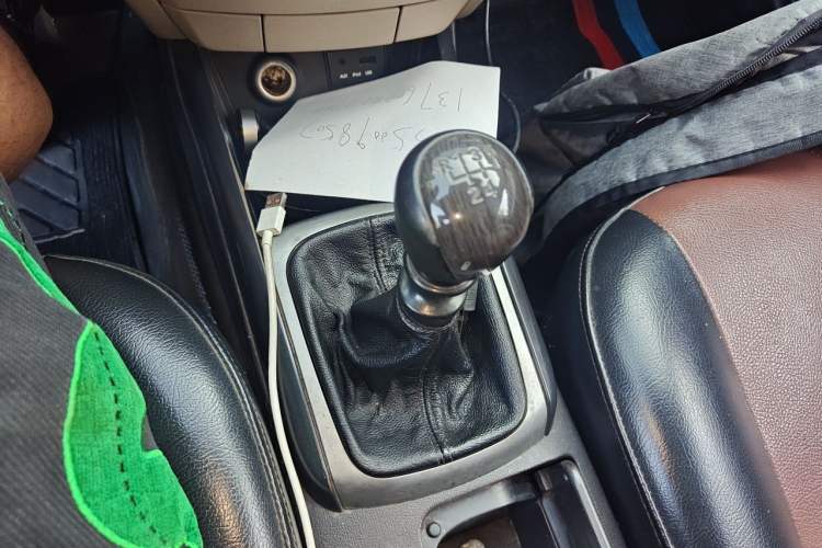 Used Hyundai Celesta 2011 1.6L Manual Comfort Edition Gear Lever