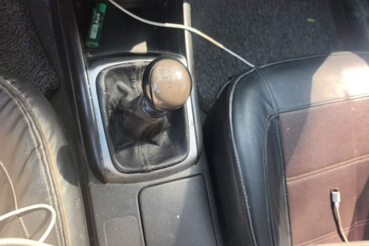 Used Hyundai Celesta 2011 1.6L Manual Comfort Edition Gear Lever