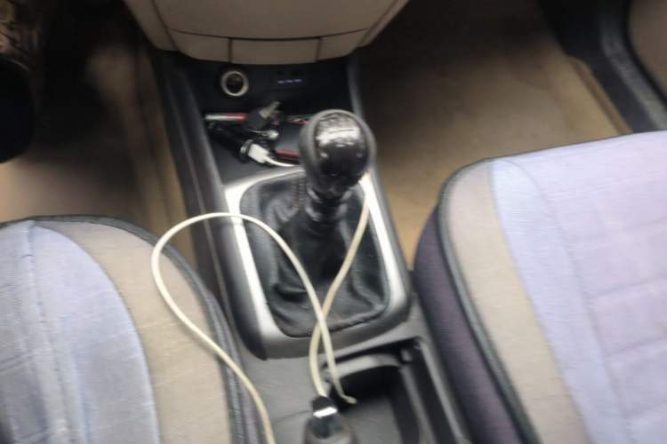Used Hyundai Celesta 2011 1.6L Manual Luxury Model Gear Lever