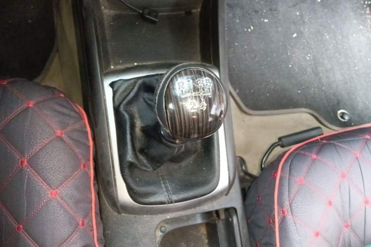 Used Hyundai Celesta 2011 1.6L Manual Comfort Edition Gear Lever