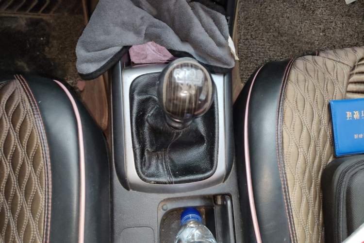 Used Hyundai Celesta 2011 1.6L Manual Comfort Edition Gear Lever