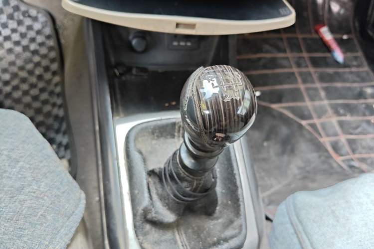 Used Hyundai Celesta 2011 1.6L Manual Luxury Model Gear Lever