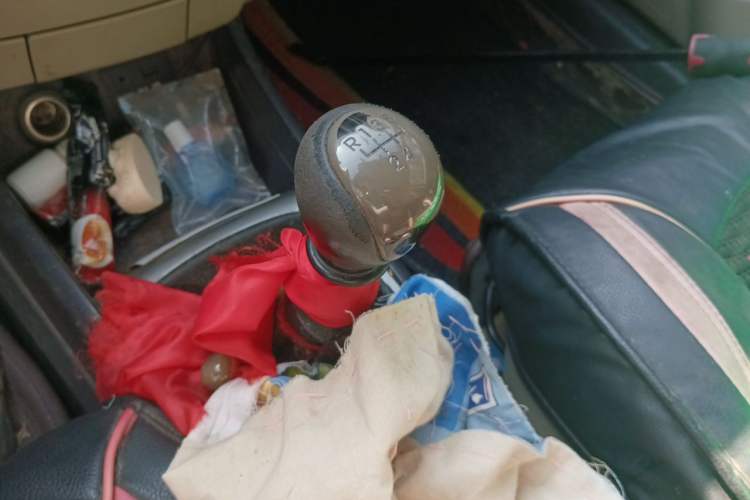 Used Hyundai Celesta 2011 1.6L Manual Comfort Edition Gear Lever