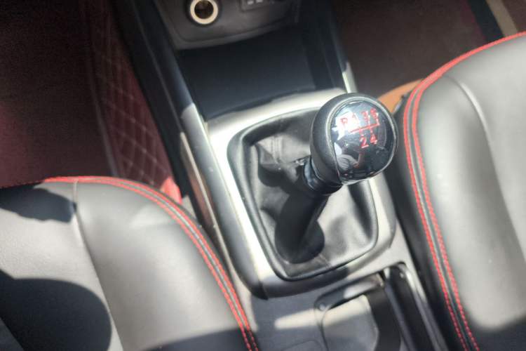 Used Hyundai Celesta 2011 1.6L Manual Comfort Edition Gear Lever