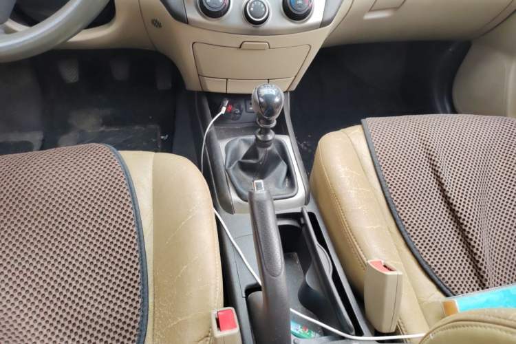Used Hyundai Celesta 2011 1.6L Manual Comfort Edition Gear Lever