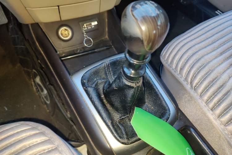 Used Hyundai Celesta 2011 1.6L Manual Comfort Edition Gear Lever