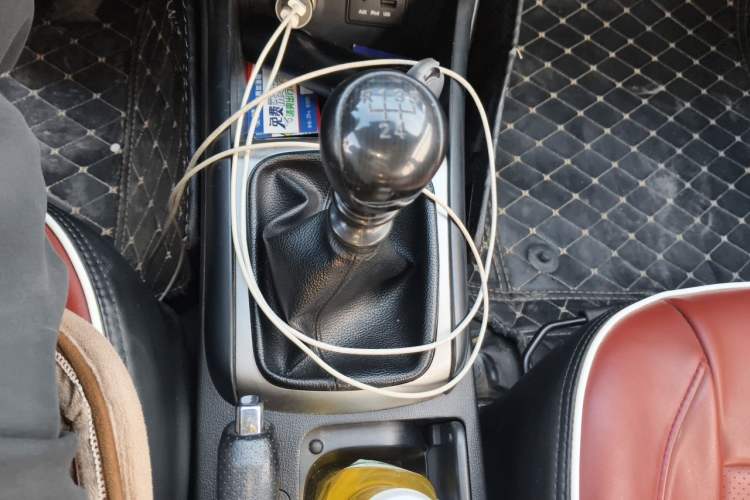 Used Hyundai Celesta 2011 1.6L Manual Comfort Edition Gear Lever