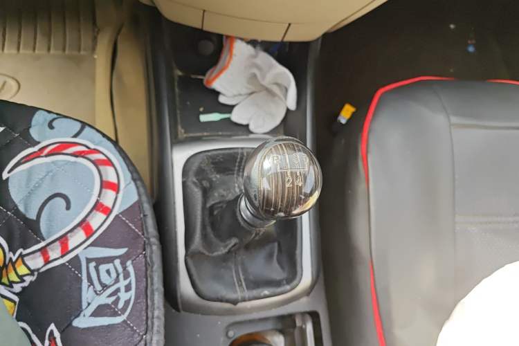 Used Hyundai Celesta 2011 1.6L Manual Comfort Edition Gear Lever