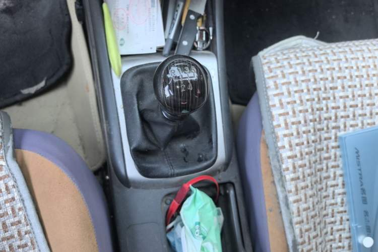 Used Hyundai Celesta 2011 1.6L Manual Luxury Model Gear Lever