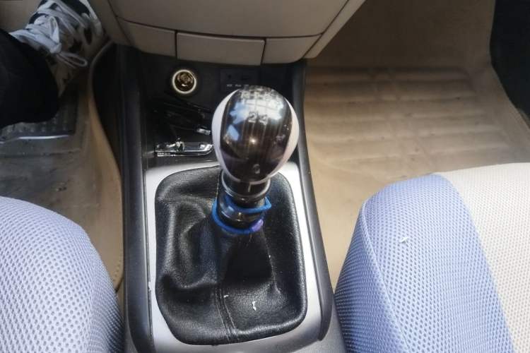 Used Hyundai Celesta 2011 1.6L Manual Comfort Edition Gear Lever