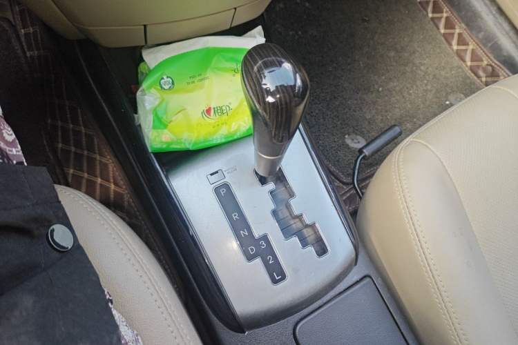 Used Hyundai Celesta 2011 1.6L Automatic Top-Tier Version Gear Lever