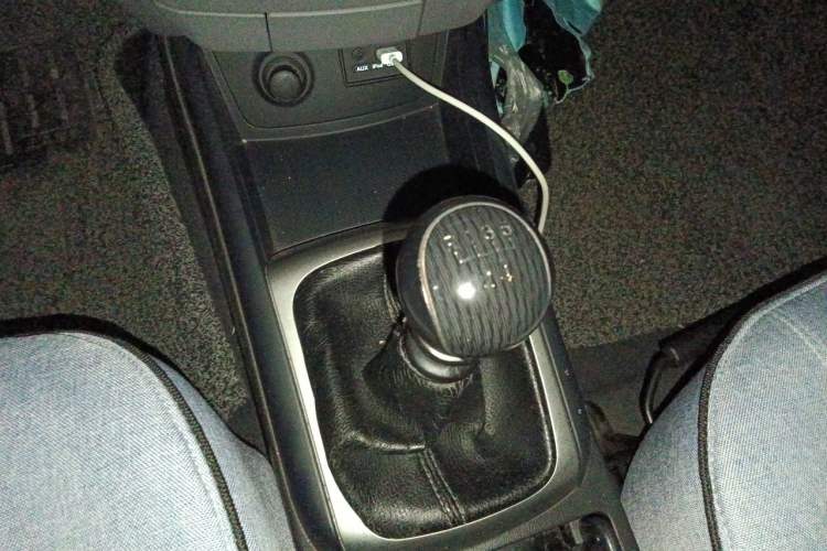 Used Hyundai Celesta 2011 1.6L Manual Luxury Model Gear Lever