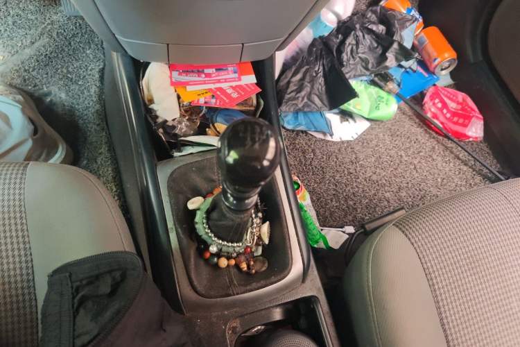 Used Hyundai Celesta 2011 1.6L Manual Comfort Edition Gear Lever