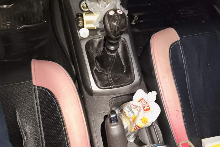 Used Hyundai Celesta 2011 1.6L Manual Comfort Edition Gear Lever