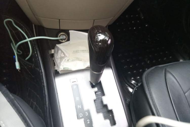 Used Hyundai Celesta 2011 1.6L Automatic Comfort Edition Gear Lever