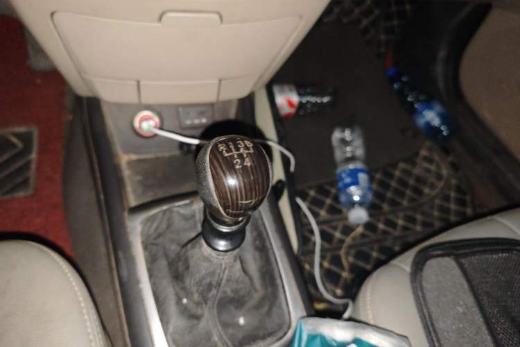Used Hyundai Celesta 2011 1.6L Manual Comfort Edition Gear Lever