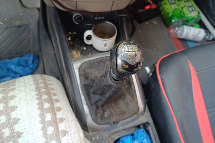 Used Hyundai Celesta 2011 1.6L Manual Comfort Edition Gear Lever