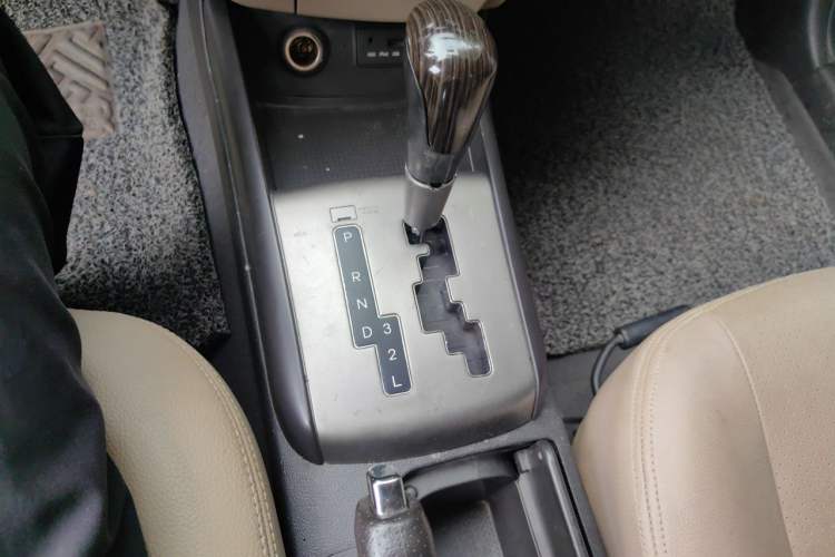 Used Hyundai Celesta 2011 1.6L Automatic Comfort Edition Gear Lever