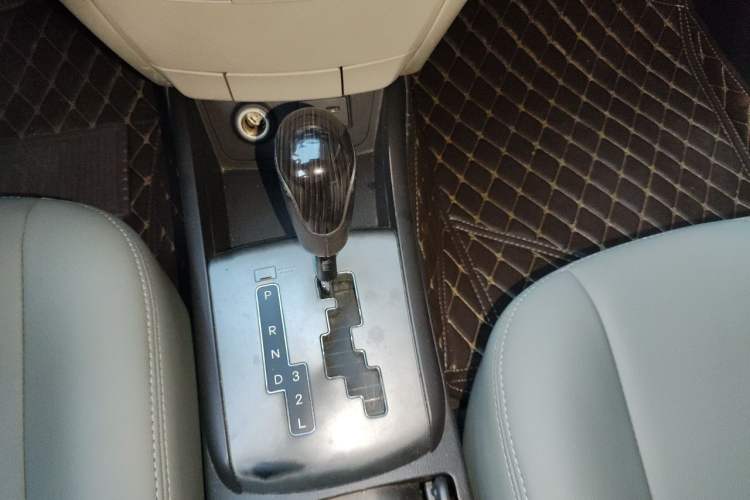 Used Hyundai Celesta 2011 1.6L Automatic Comfort Edition Gear Lever