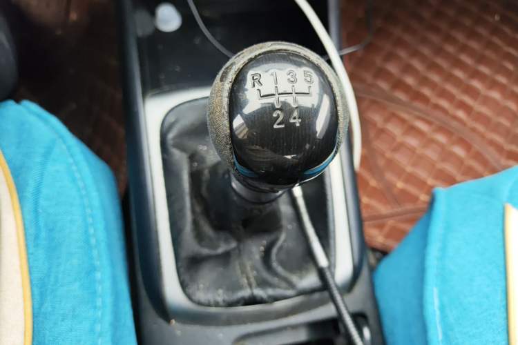 Used Hyundai Celesta 2011 1.6L Manual Comfort Edition Gear Lever