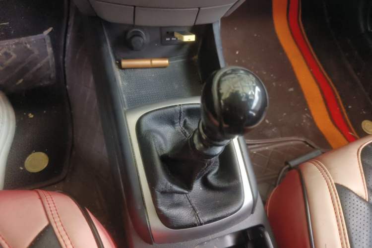 Used Hyundai Celesta 2011 1.6L Manual Top Trim Gear Lever