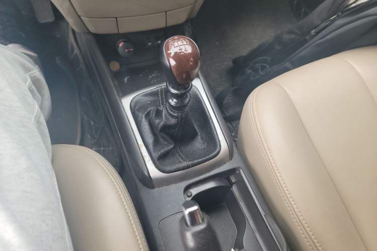 Used Hyundai Celesta 2011 1.6L Manual Comfort Edition Gear Lever