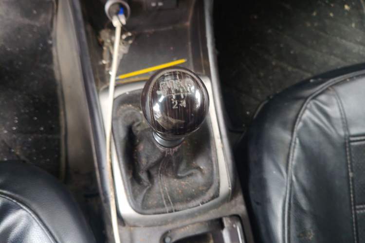 Used Hyundai Celesta 2011 1.6L Manual Comfort Edition Gear Lever