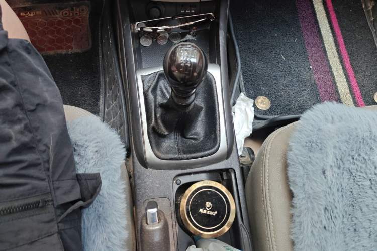 Used Hyundai Celesta 2011 1.6L Manual Luxury Model Gear Lever