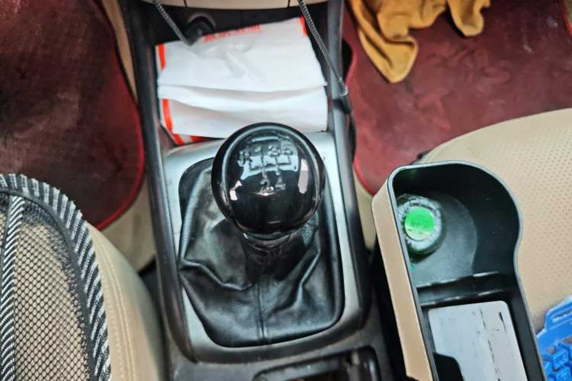 Used Hyundai Celesta 2011 1.6L Manual Comfort Edition Gear Lever