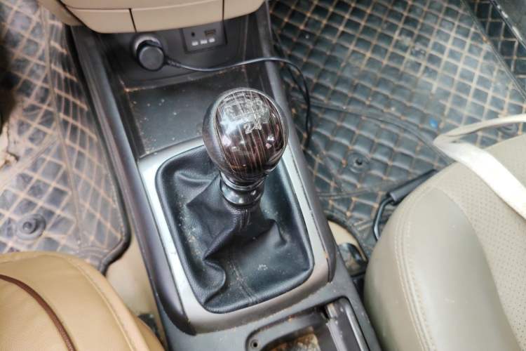 Used Hyundai Celesta 2011 1.6L Manual Comfort Edition Gear Lever