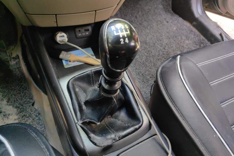 Used Hyundai Celesta 2011 1.6L Manual Comfort Edition Gear Lever