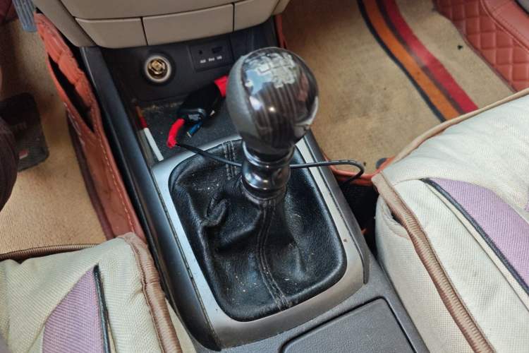 Used Hyundai Celesta 2011 1.6L Manual Comfort Edition Gear Lever