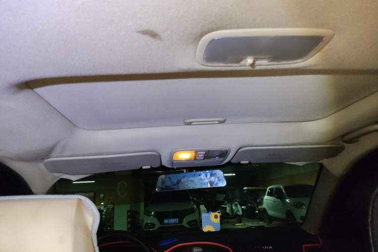 Used Hyundai Celesta 2011 1.6L Manual Luxury Model Headliner