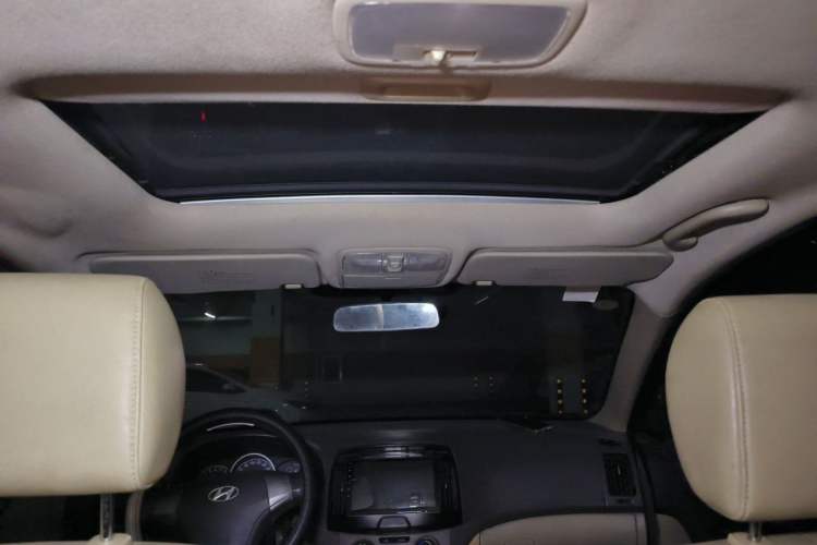 Used Hyundai Celesta 2011 1.6L Manual Luxury Model Headliner