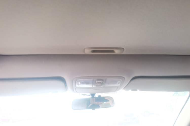 Used Hyundai Celesta 2011 1.6L Automatic Top-Tier Version Headliner