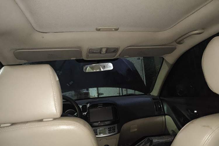 Used Hyundai Celesta 2011 1.6L Automatic Top-Tier Version Headliner