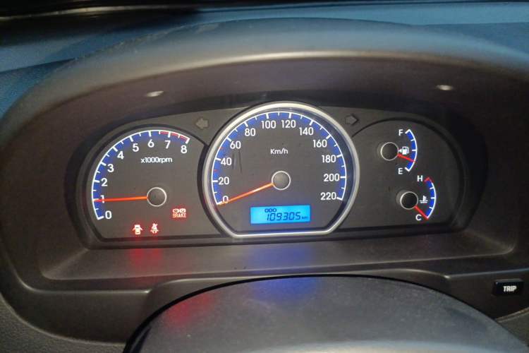 Used Hyundai Celesta 2011 1.6L Manual Comfort Edition Instrument Cluster