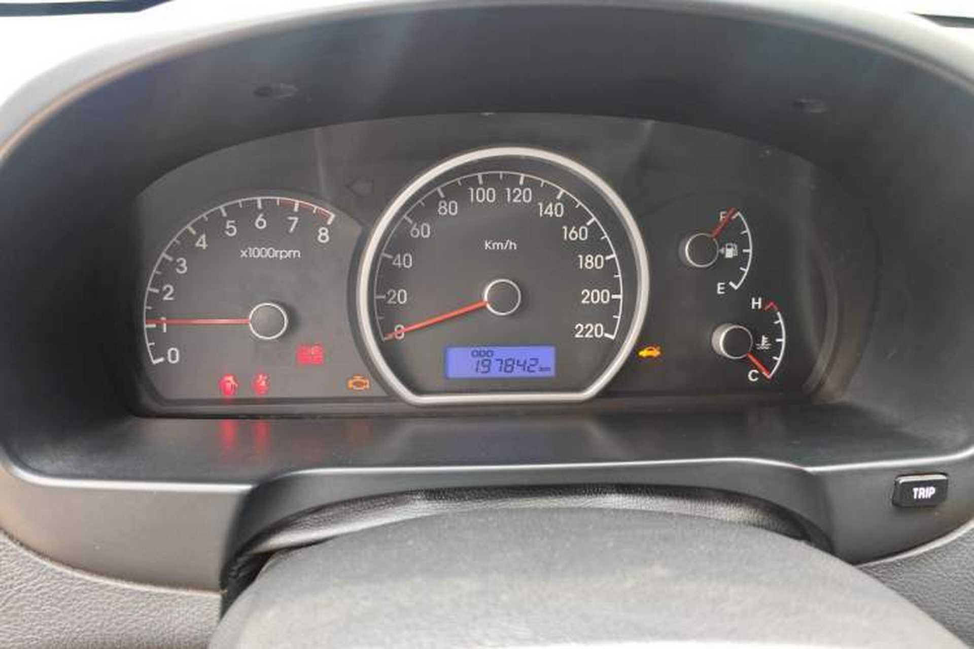 Used Hyundai Celesta 2011 1.6L Manual Comfort Edition Instrument Cluster