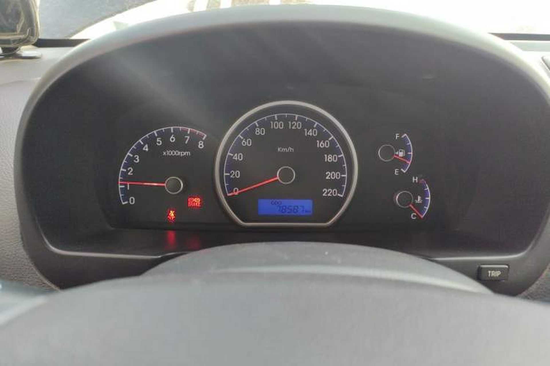 Used Hyundai Celesta 2011 1.6L Manual Comfort Edition Instrument Cluster
