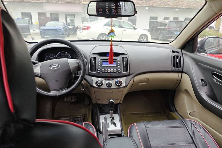 Used Hyundai Celesta 2011 1.6L Automatic Comfort Edition Interior 2