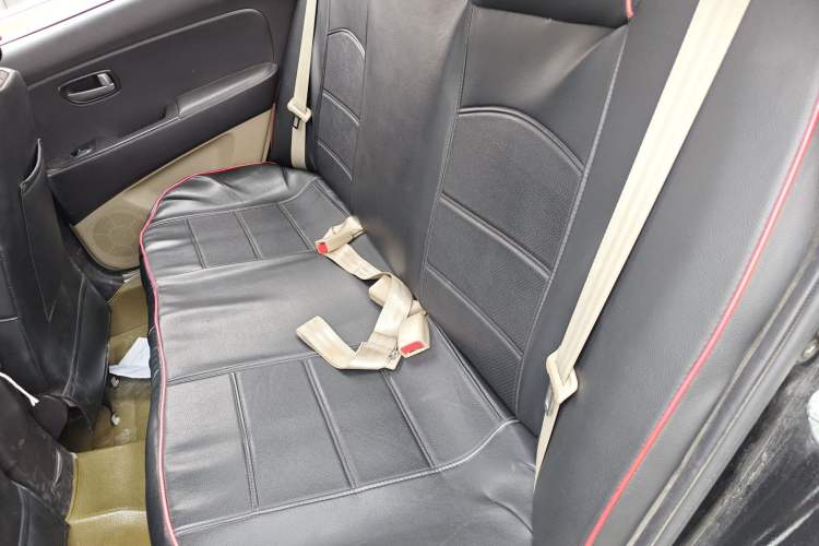 Used Hyundai Celesta 2011 1.6L Automatic Comfort Edition Interior 4