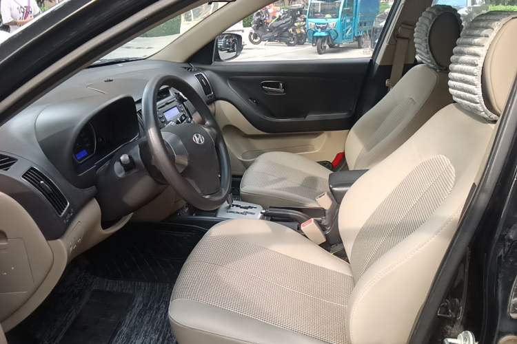 Used Hyundai Celesta 2011 1.6L Automatic Comfort Edition Left Front Seat