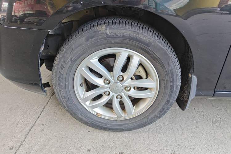 Used Hyundai Celesta 2011 1.6L Manual Luxury Model Left Front Wheel Hub